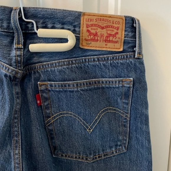 Levi's 501's Button Fly Medium Wash - Picture 1 of 7